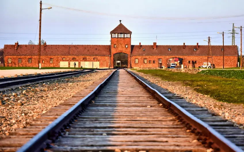 Le mémorial d'Auschwitz est à nouveau obligé de rappeler de ne pas faire des photos 