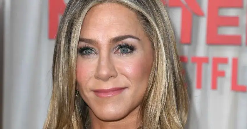 Jennifer Aniston, 54 ans, montre ses cheveux gris dans une nouvelle vidéo !