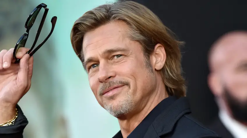 Brad Pitt débarque dans un village du Var en décapotable sous les regards stupéfaits des habitants !