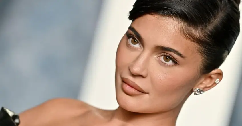 Kylie Jenner réagit aux fausses rumeurs sur son opération du visage