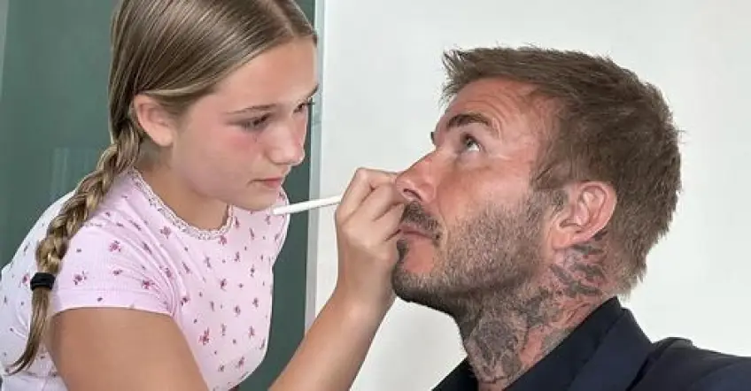 David Beckham, maquillé par sa fille Harper !