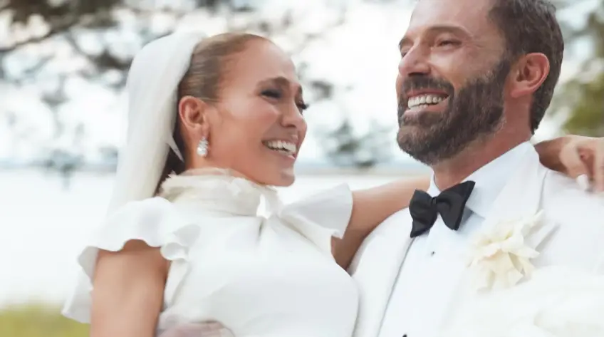 Jennifer Lopez célèbre ses un an de mariage avec Ben Affleck avec une série de magnifiques photos !