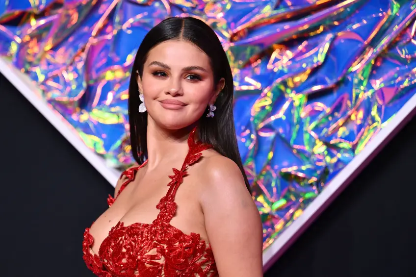 Selena Gomez enflamme la soirée des MTV VMA's 2023, dans une incroyable robe rouge très sexy