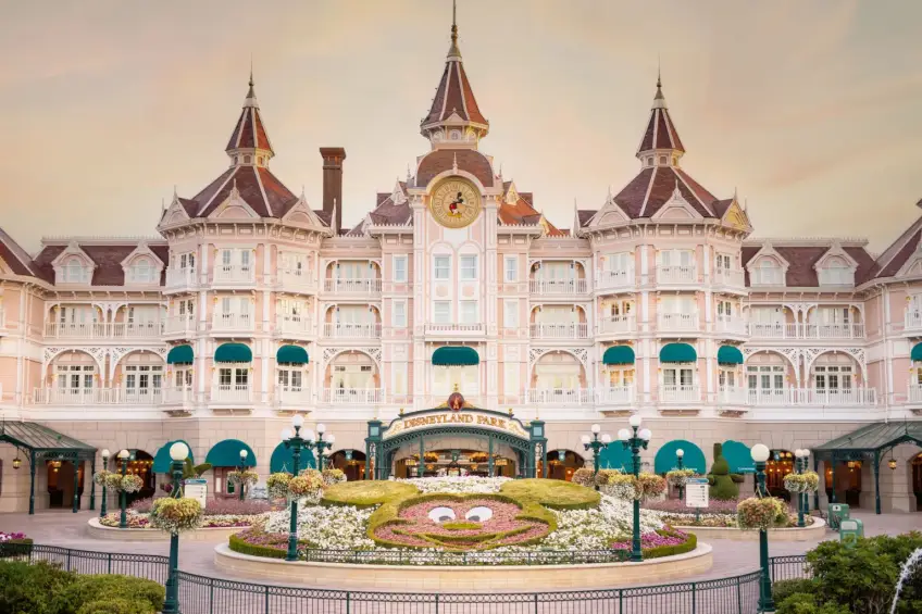 Découvrez le nouvel hôtel de Disneyland Paris et ses magnifiques suites !