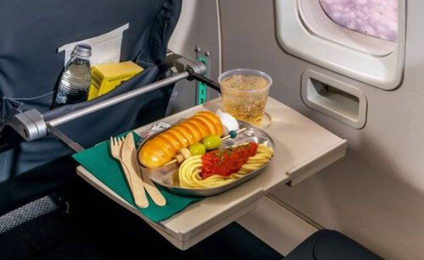 Attention, il ne faut surtout pas consommer ces aliments dans l'avion