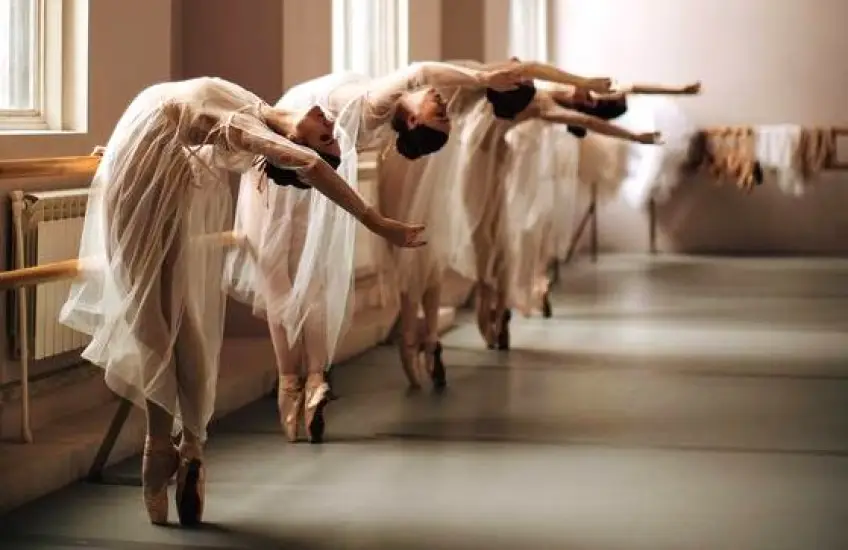 3 exercices de danseuse qui vous aideront à travailler tout votre corps