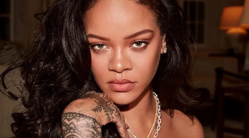 Ce soin anti imperfections aux 500 millions de vues est signé Rihanna