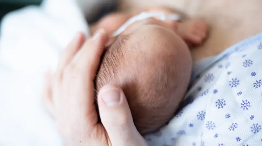 Bébés prématurés : ces parents témoignent de l'enfer qu'ils ont vécu