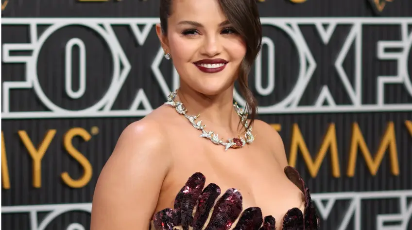 Bodyshaming : Selena Gomez répond à ses haters en montrant une photo d’elle en maillot de bain