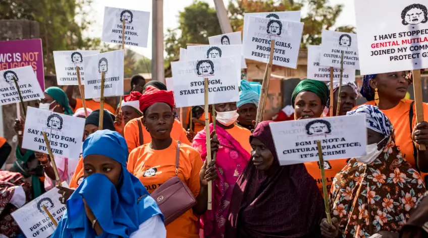 La Gambie veut dépénaliser l'excision, alors que le monde entier lutte pour les droits des femmes