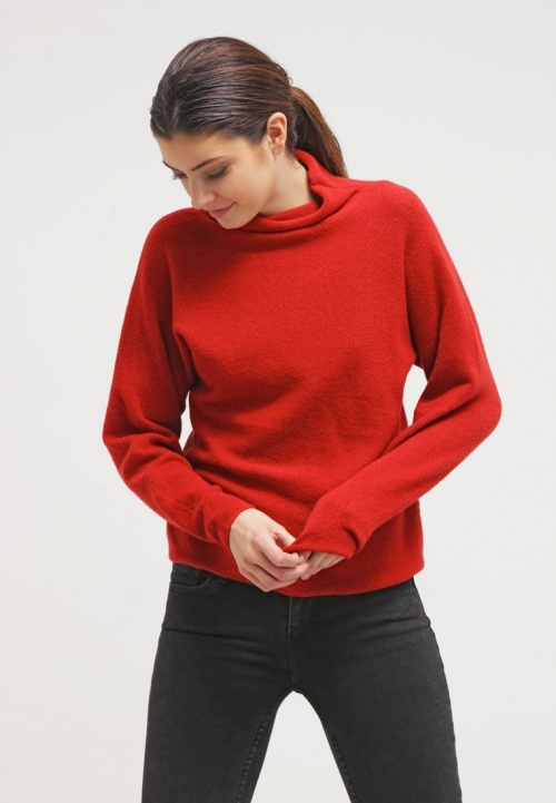 pull rouge selected 