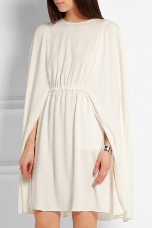 robe cape blanche