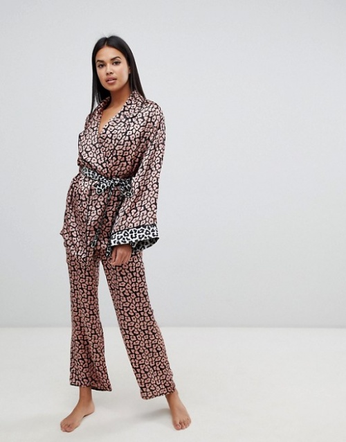 Missguided - Kimono en satin à imprimé léopard contrastant