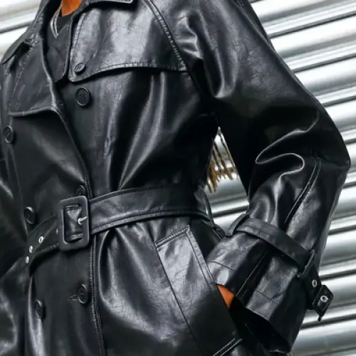 Urban Outfitters - Trench en similicuir