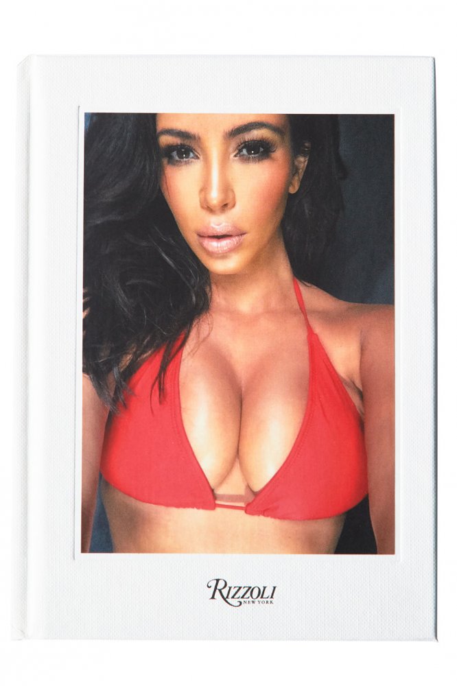Kim Kardashian écrivain  avec Selfish