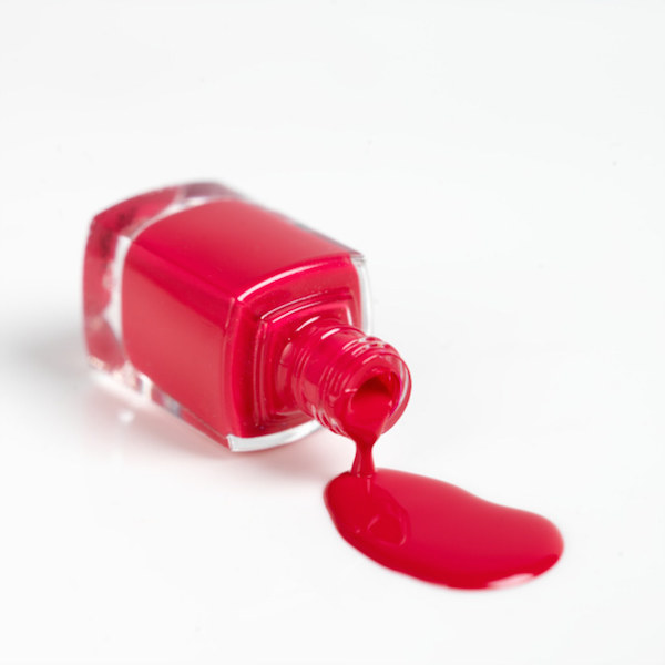#Astuce : Comment nettoyer des tâches de vernis à ongles ?
