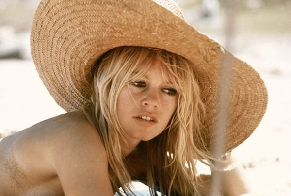 Belle à la plage comme Brigitte Bardot