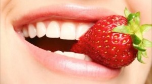 manger des fraises pour blanchir ses dents