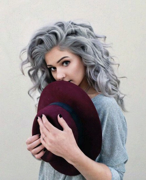 cheveux gris tendance 